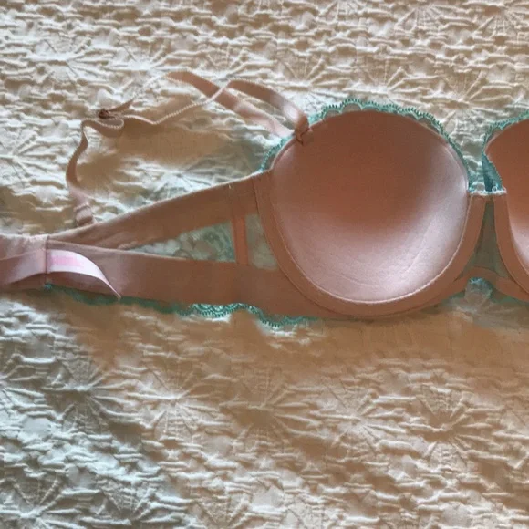 🛑SOLD🛑Gorgeous lace teal green with light pink with a hint of sparkly bra - Picture 5 of 13